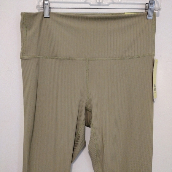 All in Motion - Ultra High Rise Ribbed Leggings - Picture 5 of 16